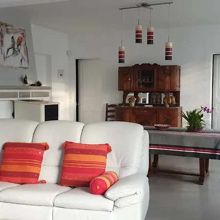 Grande Maison De *