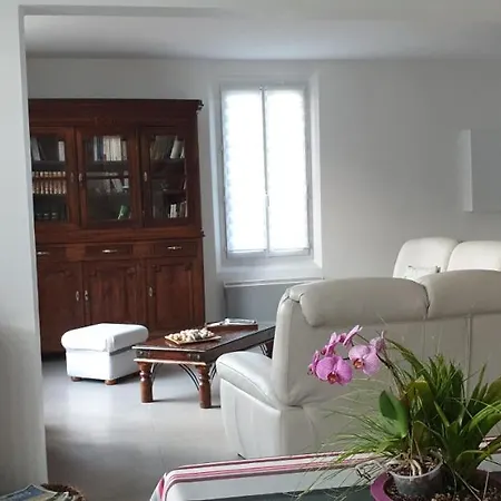 Grande Maison De *